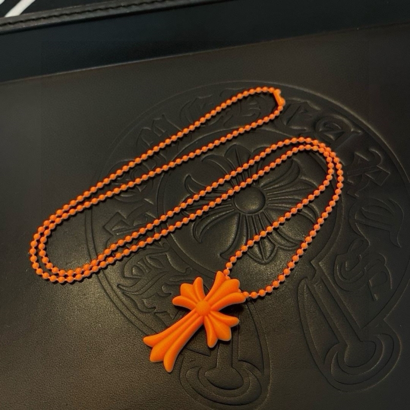 Ch*0me He**ts necklaces